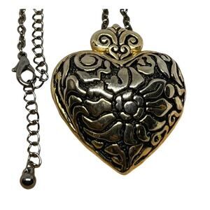 Vintage Gold Tone Heart Pendant Necklace Style Intricate Chic Elegant Charm VTG